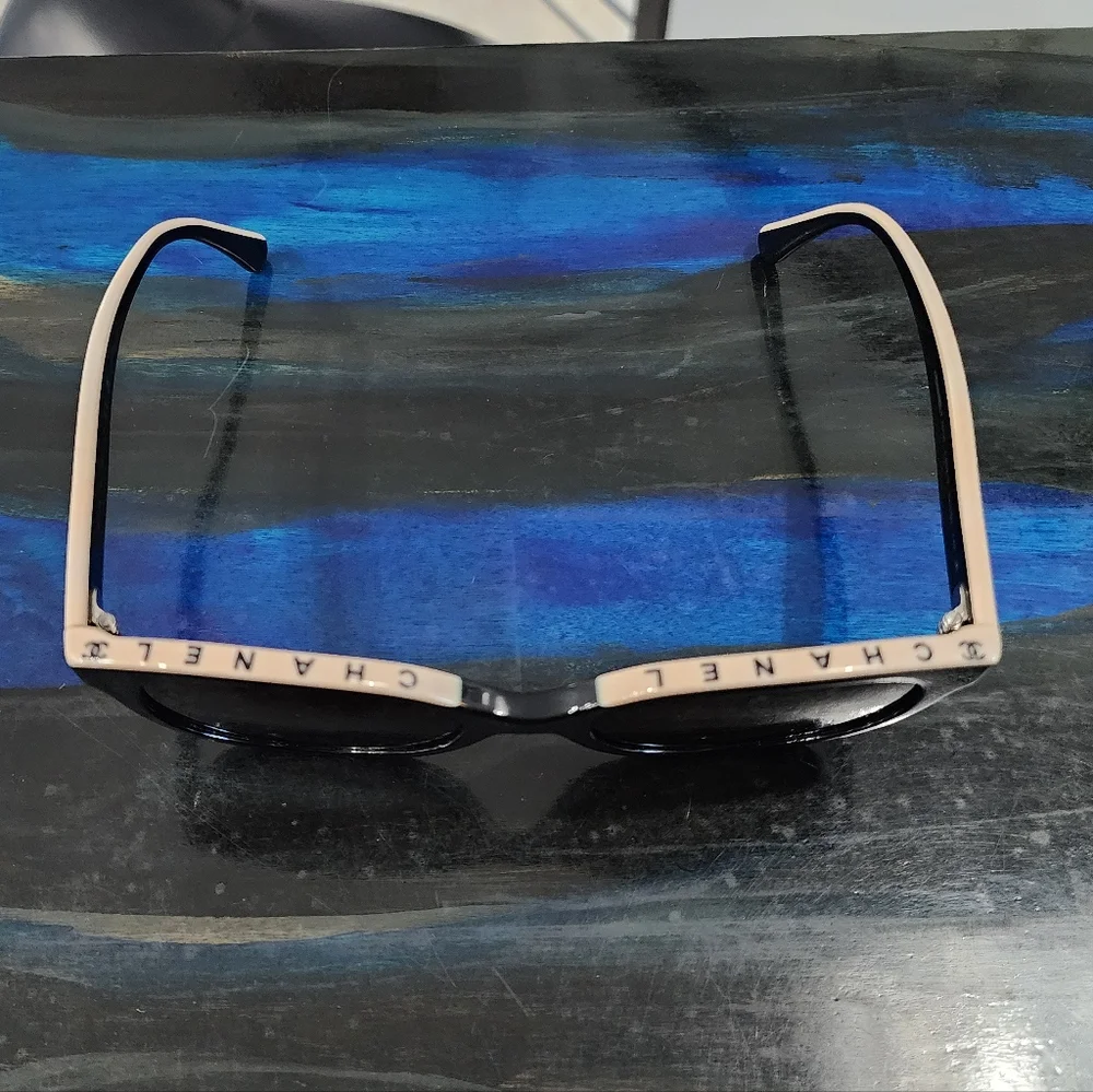 Chanel Black Sunglasses and Wallet Set - Picture 4 of 9